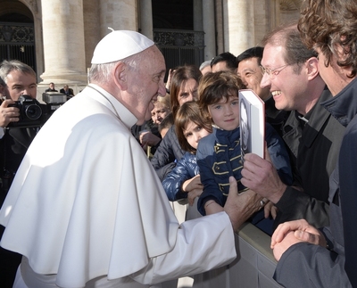Papst Franziskus erhält Franz Stock Biographie © L'Osservatore Romano