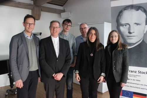 Der geschäftsführende Vorstand des Franz-Stock-Komitees in neuer Zusammensetzung: (von rechts nach links) Fritz Michael Timmermann, Pfarrer Stephan Jung, Lukas Berting, Frank Trompeter, Birgit Merschhoff und Nicoletta Ceccato.